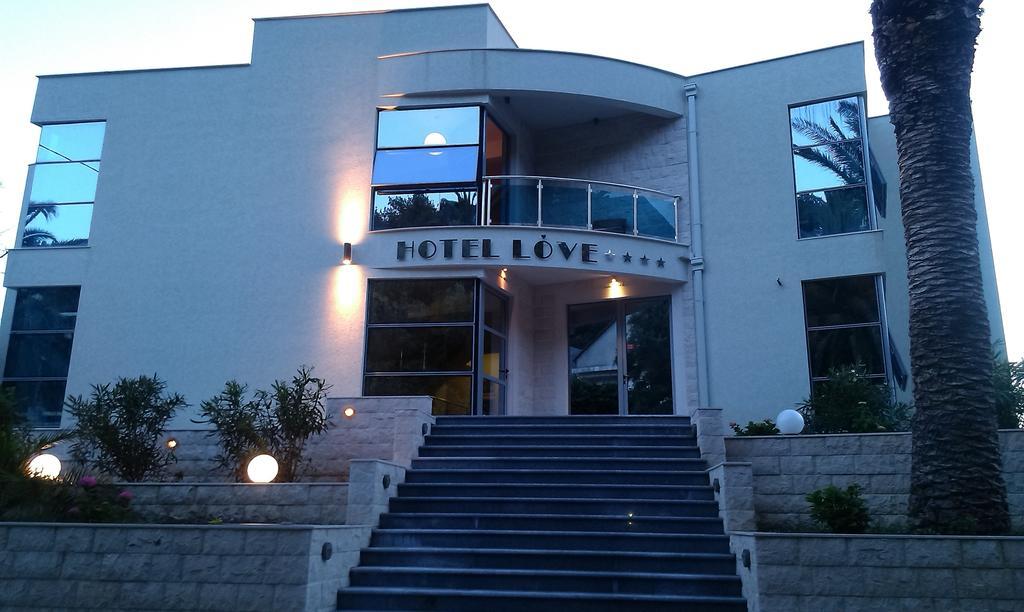 Love Live Hotel Sutomore Esterno foto