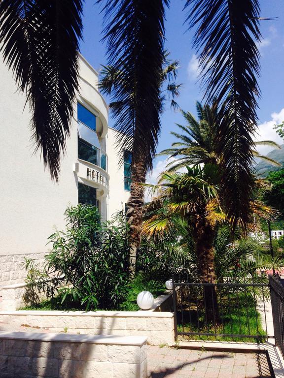 Love Live Hotel Sutomore Esterno foto