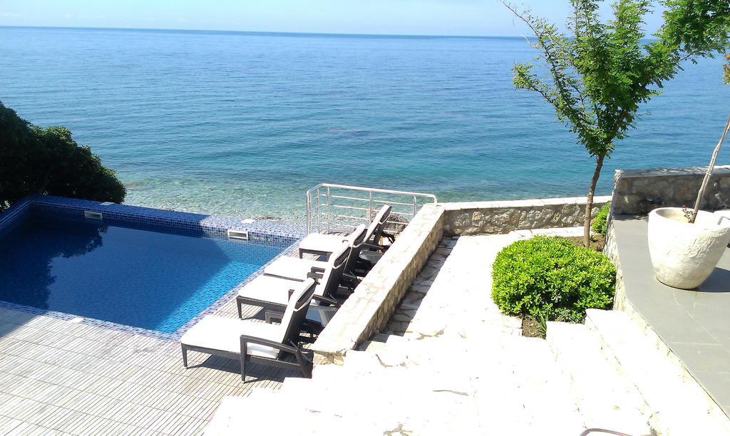 Love Live Hotel Sutomore Esterno foto