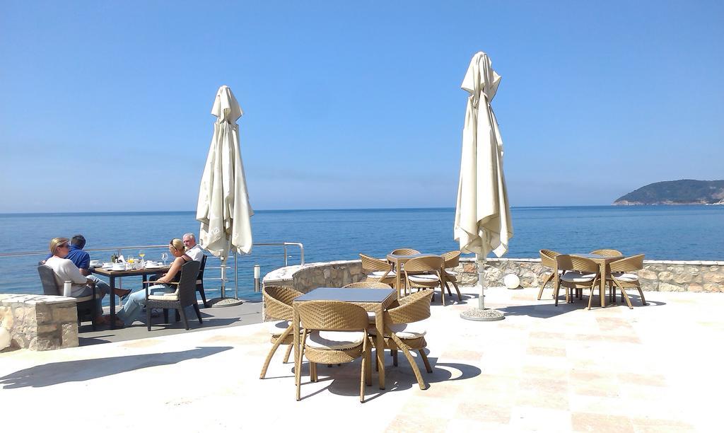 Love Live Hotel Sutomore Esterno foto