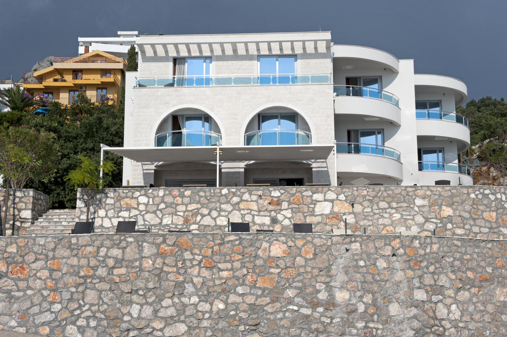 Love Live Hotel Sutomore Esterno foto