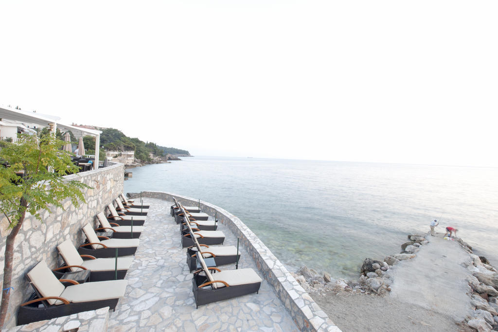 Love Live Hotel Sutomore Esterno foto
