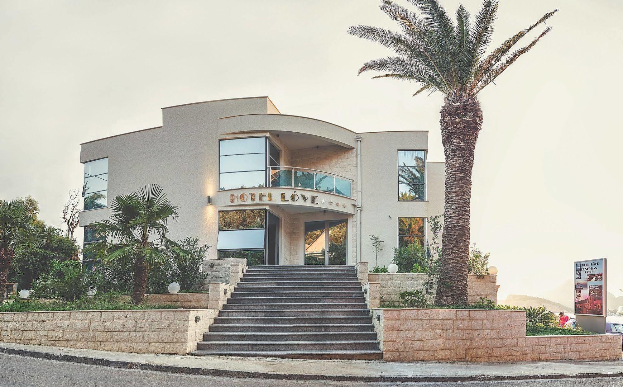 Love Live Hotel Sutomore Esterno foto
