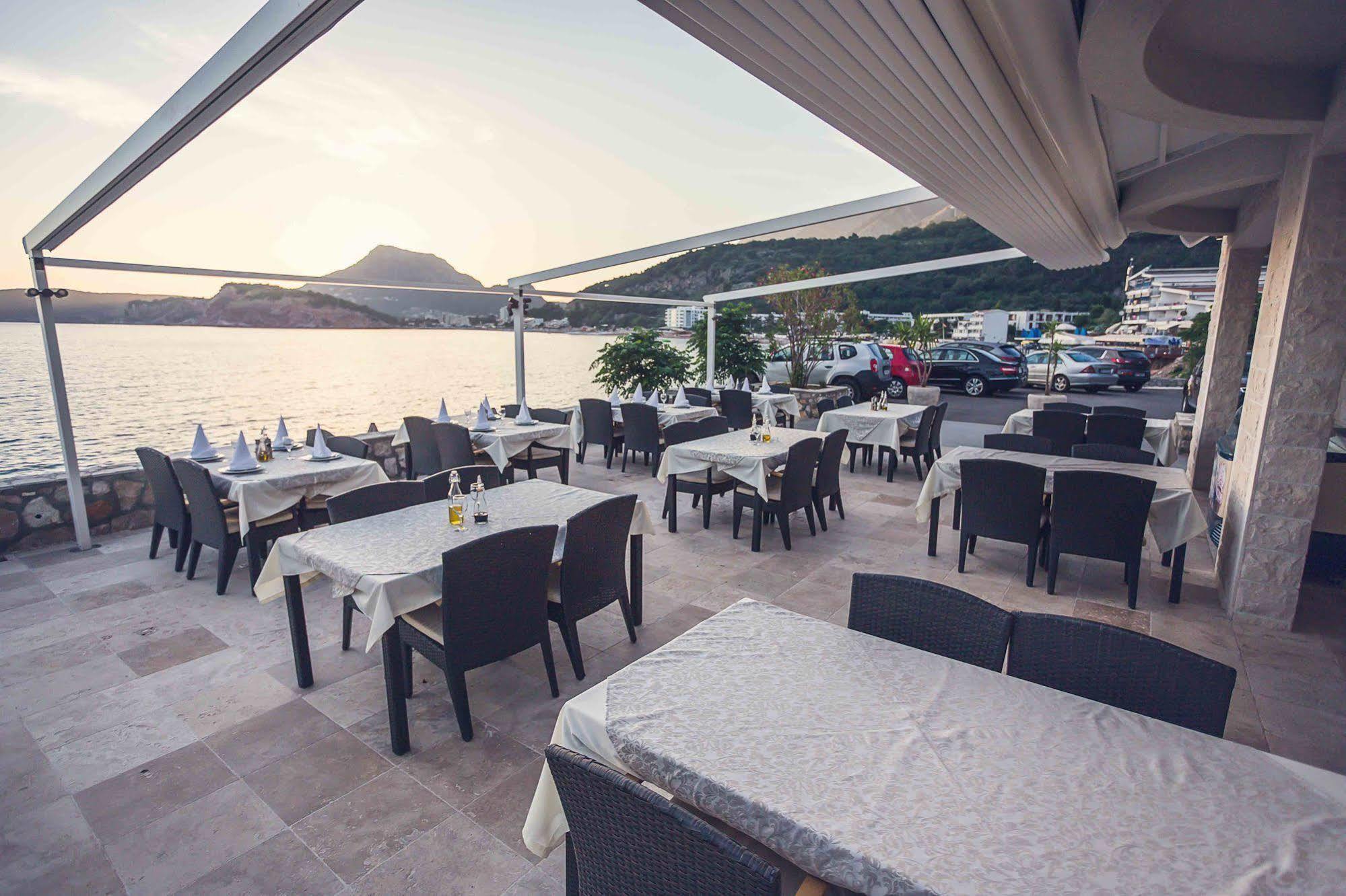 Love Live Hotel Sutomore Esterno foto