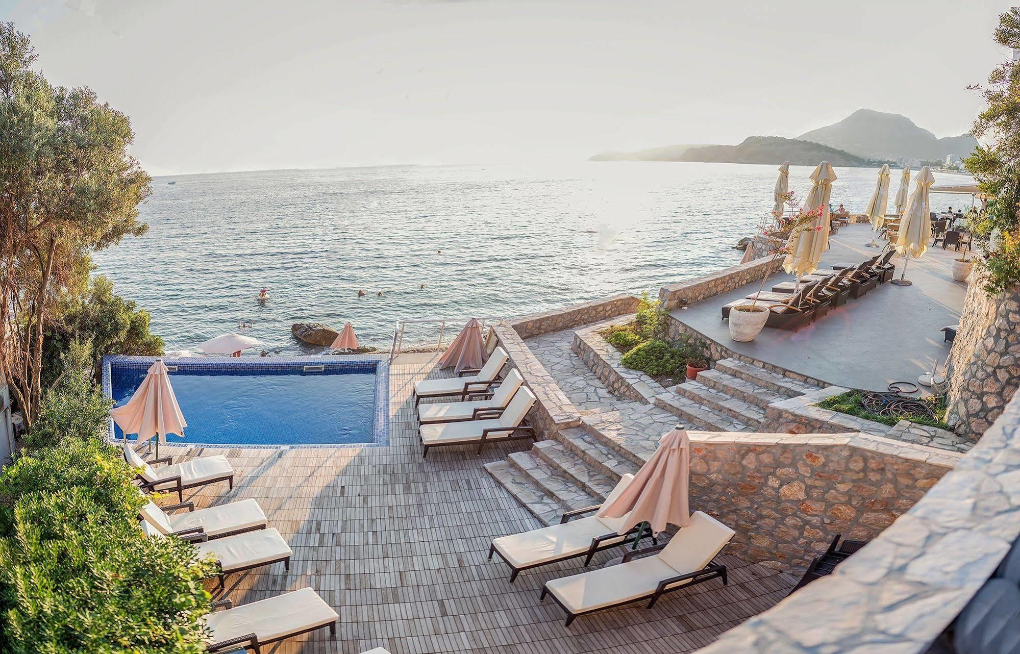 Love Live Hotel Sutomore Esterno foto