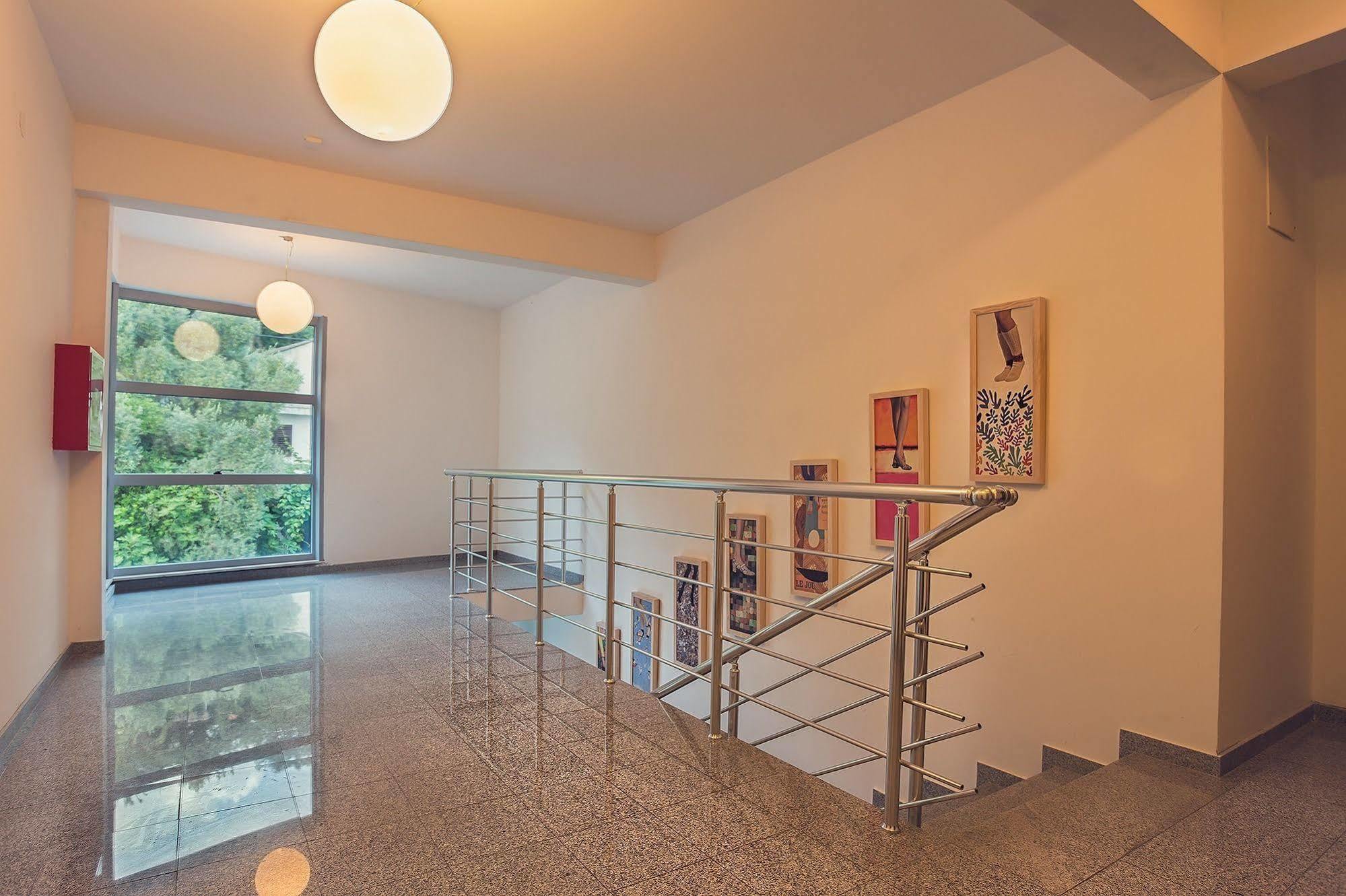 Love Live Hotel Sutomore Esterno foto